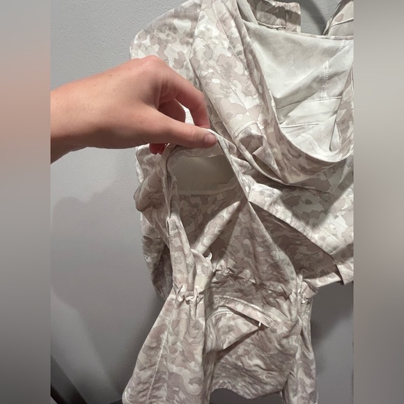 Athleta Camo RUNNING FREE REFLECTIVE JACKET Pink White M EUC - Picture 13 of 15